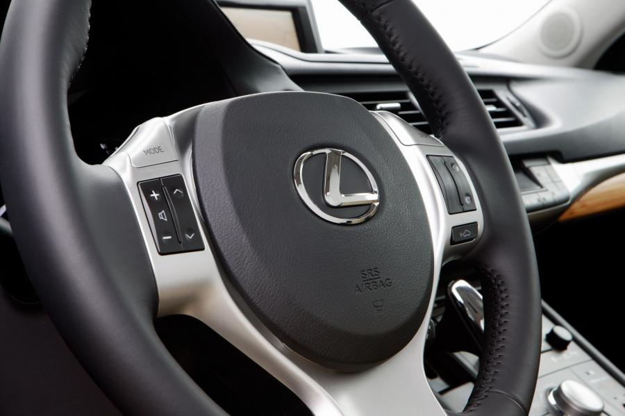 Lexus CT200h 2010 года  (фото 94 из 266)